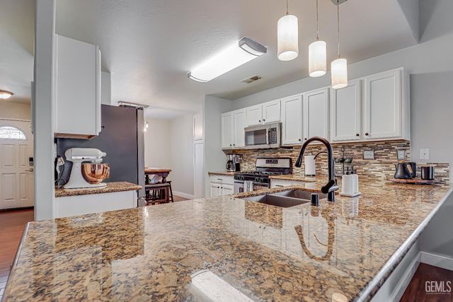 12321 High Country Drive, Bakersfield, CA 93312