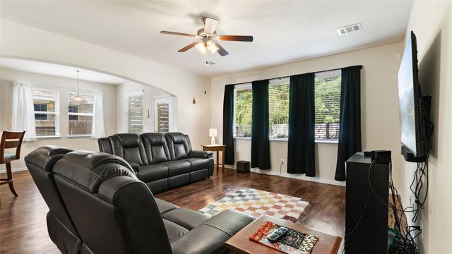 1668 Maggie Trail Drive, Alvin, TX 77511