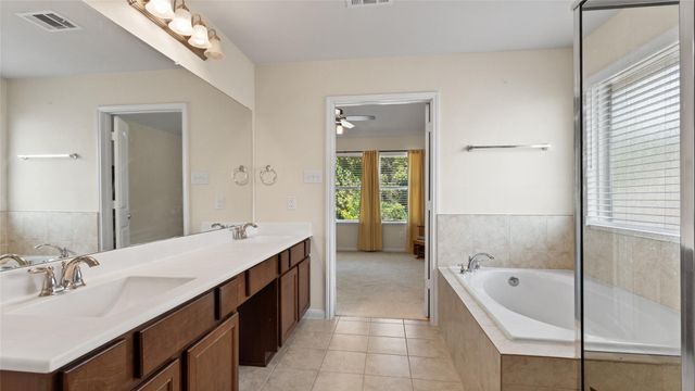 1668 Maggie Trail Drive, Alvin, TX 77511