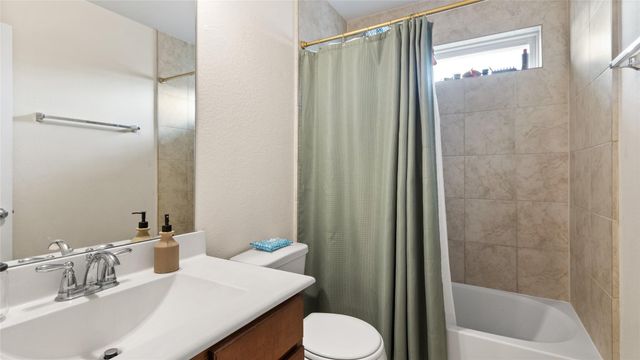 1668 Maggie Trail Drive, Alvin, TX 77511