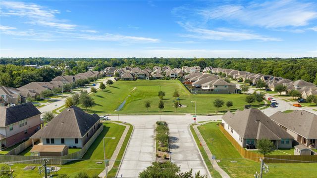 1668 Maggie Trail Drive, Alvin, TX 77511