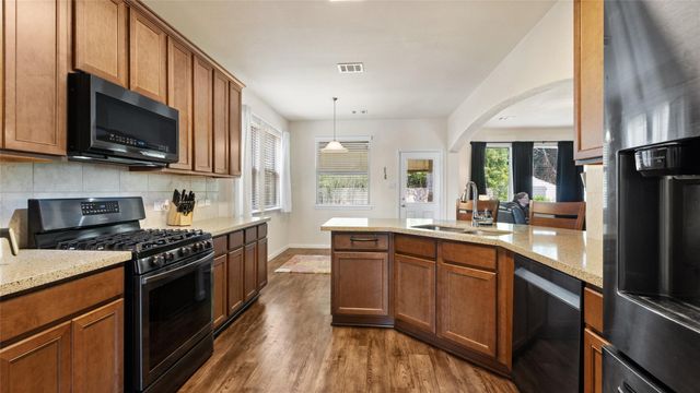 1668 Maggie Trail Drive, Alvin, TX 77511