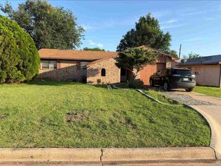 4610 NW Ozmun Ave, Lawton, OK 73505