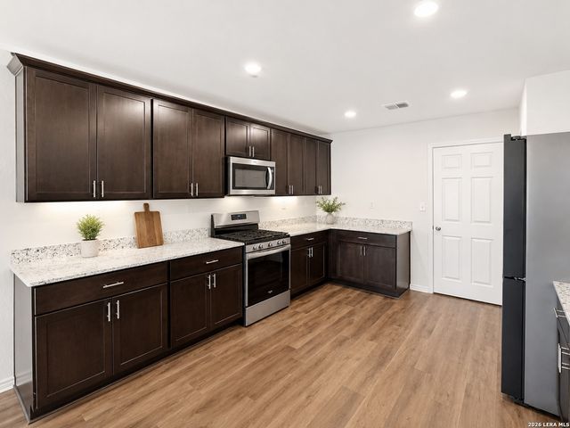 7324 YUCCA PL, San Antonio, TX 78253
