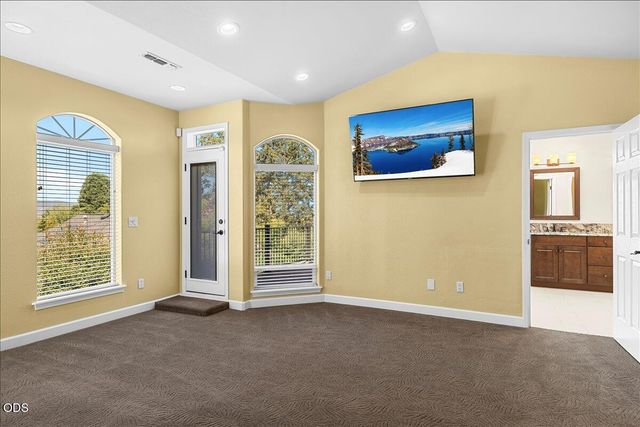 3270 Larue Drive, Medford, OR 97504