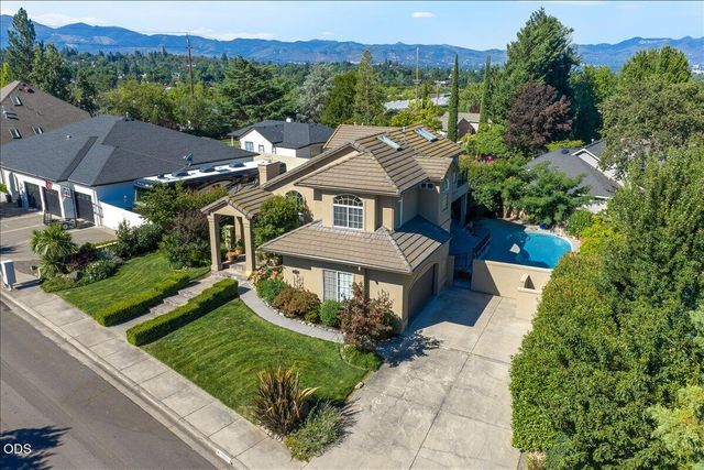 3270 Larue Drive, Medford, OR 97504