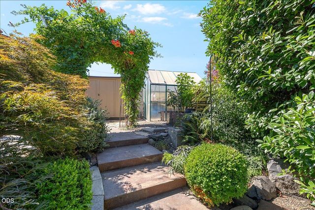 3270 Larue Drive, Medford, OR 97504
