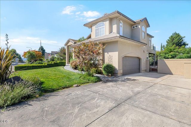 3270 Larue Drive, Medford, OR 97504