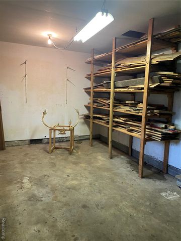 6158 Golfview Drive, Burton, MI 48509