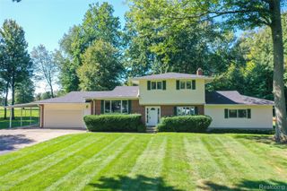 6158 Golfview Drive, Burton, MI 48509