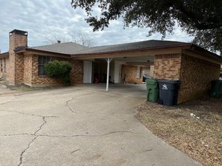 2725 Petersburg Drive, Arlington, TX 76014