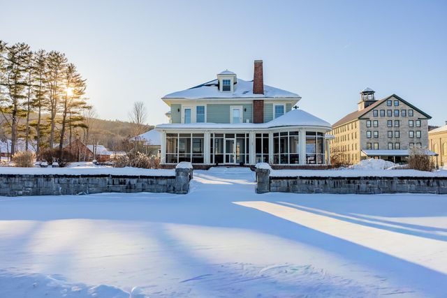 93 Chosen Vale Lane, Enfield, NH 03748