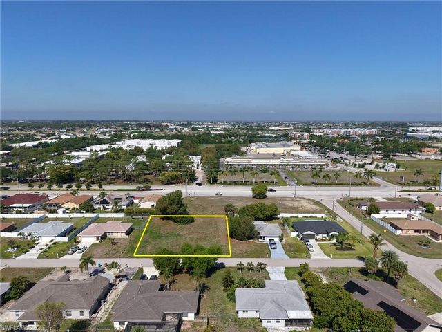 212 SE Santa Barbara PL, Cape Coral, FL 33990