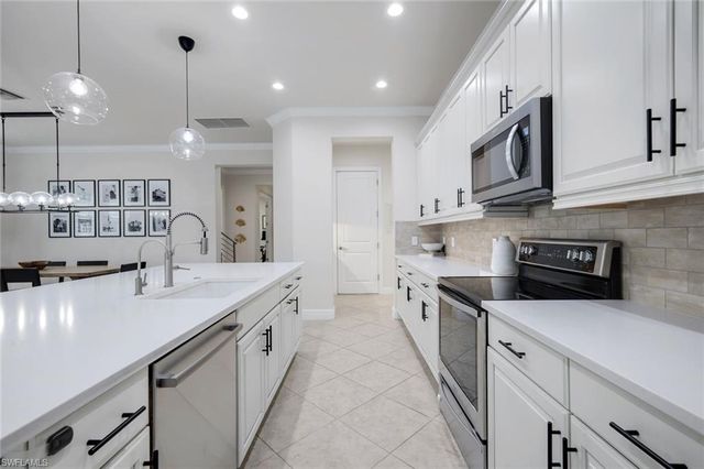 4118 Raffia DR, Naples, FL 34119