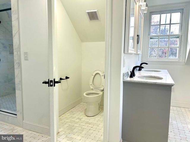 571 N NEWTOWN STREET RD, Newtown Square, PA 19073