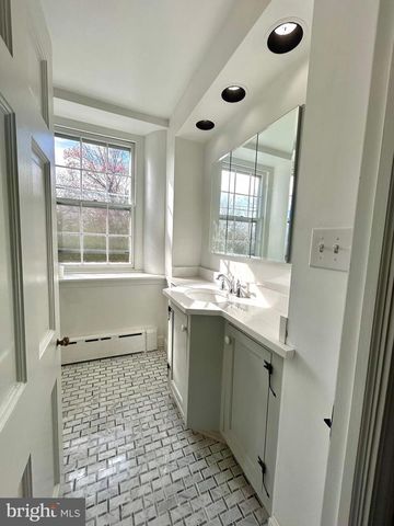 571 N NEWTOWN STREET RD, Newtown Square, PA 19073