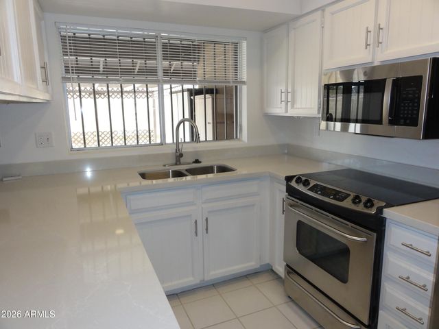 4746 W DAHLIA Drive, Glendale, AZ 85304