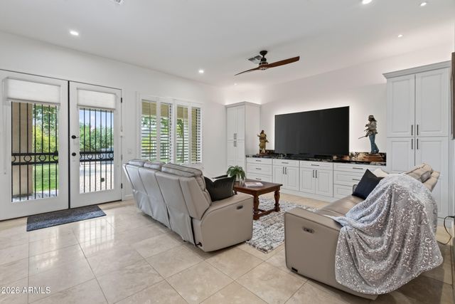 2613 W IRVINE Road, Phoenix, AZ 85086