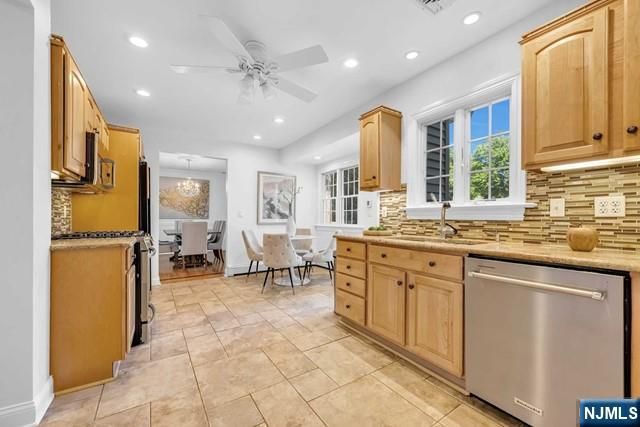 356 N Farview Avenue, Paramus, NJ 07652