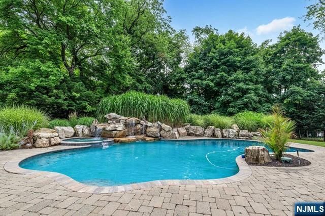 356 N Farview Avenue, Paramus, NJ 07652