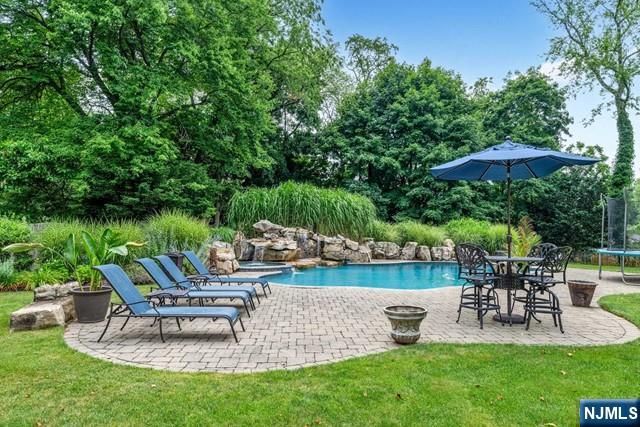 356 N Farview Avenue, Paramus, NJ 07652