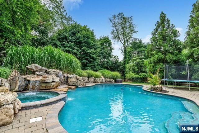 356 N Farview Avenue, Paramus, NJ 07652