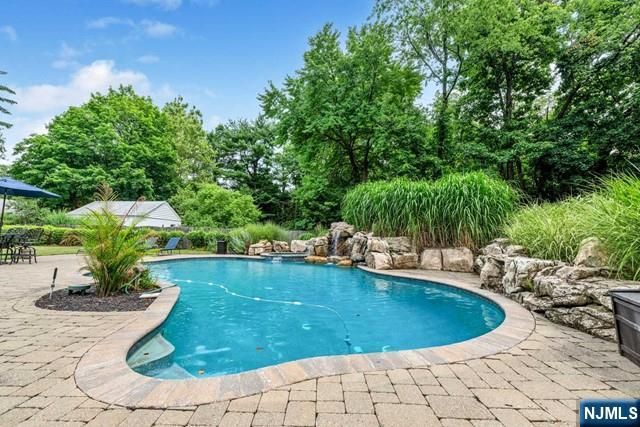 356 N Farview Avenue, Paramus, NJ 07652