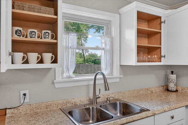 601 Circle Drive, Arlington, TX 76010