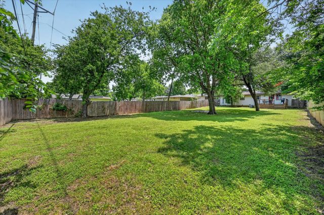 601 Circle Drive, Arlington, TX 76010