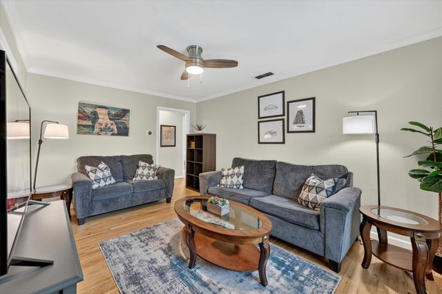 601 Circle Drive, Arlington, TX 76010