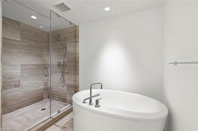 6897 Grenadier BLVD 206, Naples, FL 34108