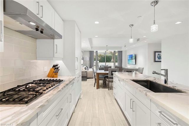 6897 Grenadier BLVD 206, Naples, FL 34108