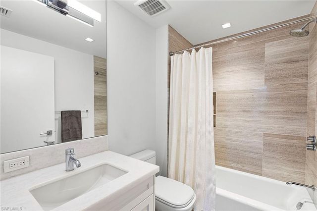 6897 Grenadier BLVD 206, Naples, FL 34108