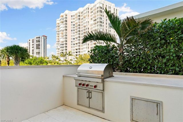 6897 Grenadier BLVD 206, Naples, FL 34108