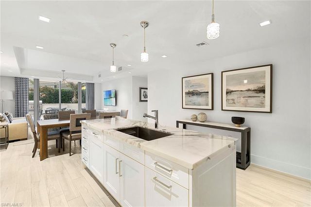 6897 Grenadier BLVD 206, Naples, FL 34108