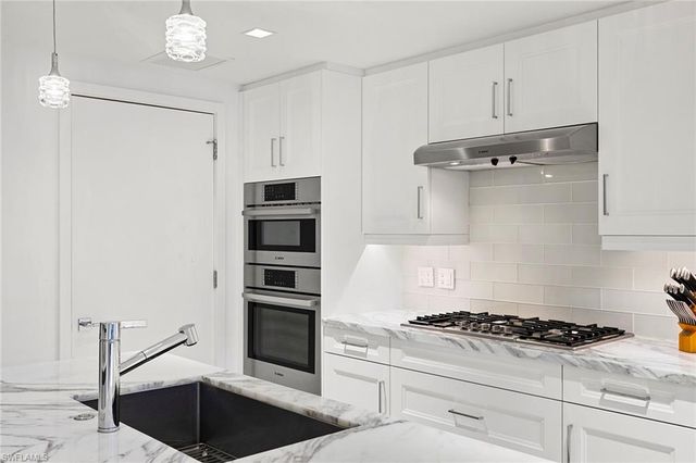 6897 Grenadier BLVD 206, Naples, FL 34108