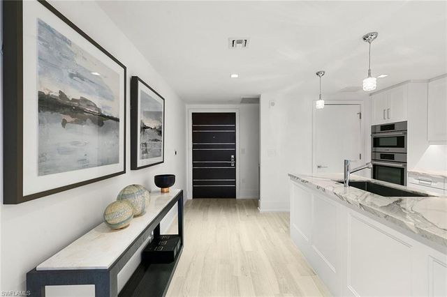 6897 Grenadier BLVD 206, Naples, FL 34108