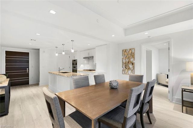 6897 Grenadier BLVD 206, Naples, FL 34108