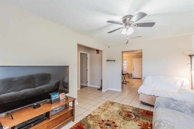 10 E Mountain Creek Drive 25, Grand Prairie, TX 75052