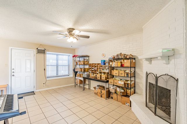 10 E Mountain Creek Drive 25, Grand Prairie, TX 75052
