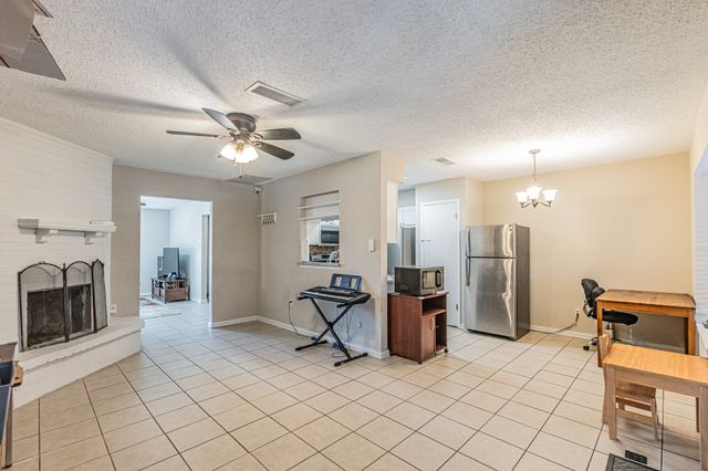 10 E Mountain Creek Drive 25, Grand Prairie, TX 75052