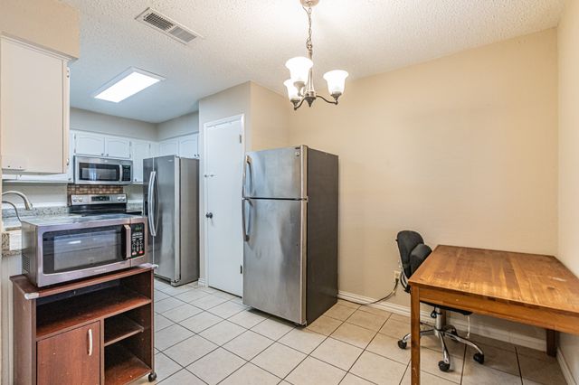 10 E Mountain Creek Drive 25, Grand Prairie, TX 75052