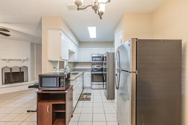 10 E Mountain Creek Drive 25, Grand Prairie, TX 75052