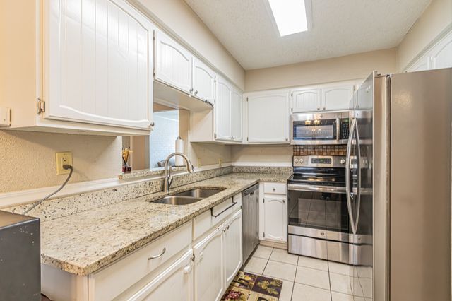 10 E Mountain Creek Drive 25, Grand Prairie, TX 75052