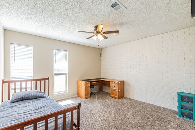 10 E Mountain Creek Drive 25, Grand Prairie, TX 75052