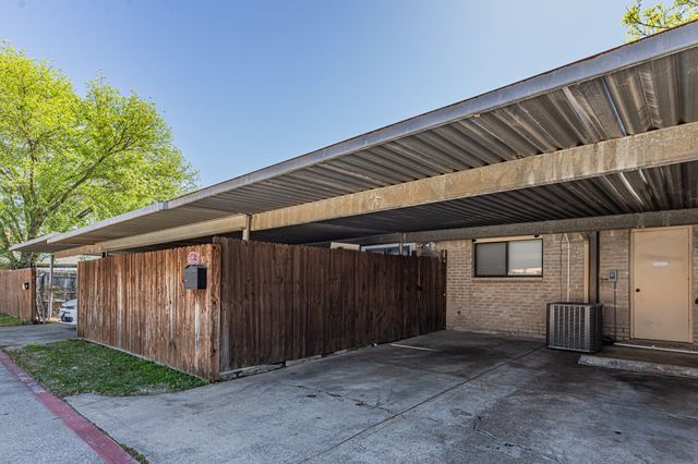 10 E Mountain Creek Drive 25, Grand Prairie, TX 75052