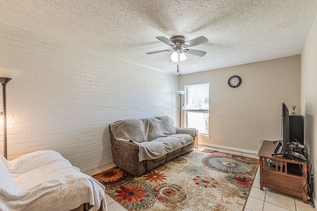 10 E Mountain Creek Drive 25, Grand Prairie, TX 75052