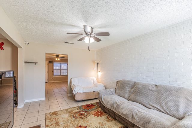 10 E Mountain Creek Drive 25, Grand Prairie, TX 75052