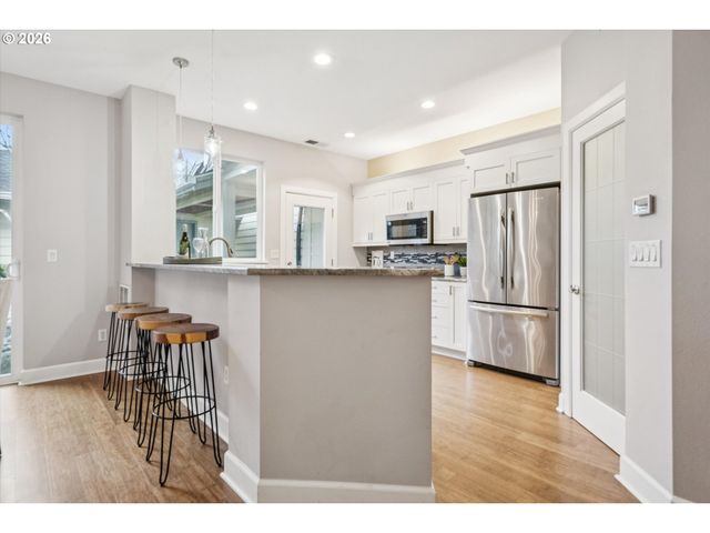 6715 Ne ROSEBAY Dr, Hillsboro, OR 97124