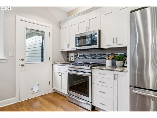 6715 Ne ROSEBAY Dr, Hillsboro, OR 97124